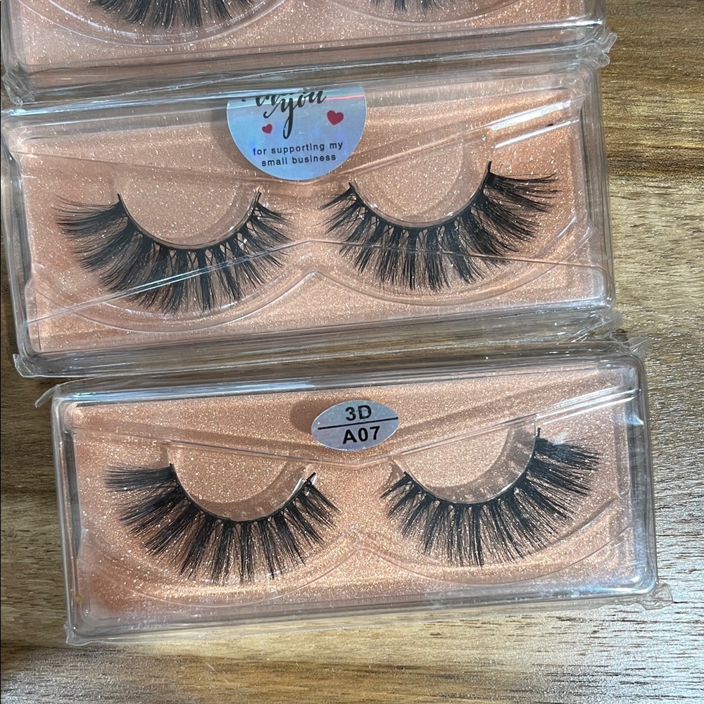 Lashes - Picture 5 of 16